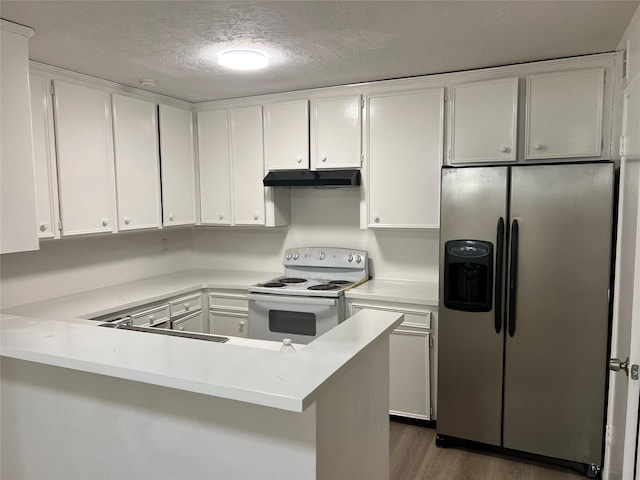 kitchen with electric range, kitchen peninsula, stainless steel fridge, a textured ceiling, and white cabinets