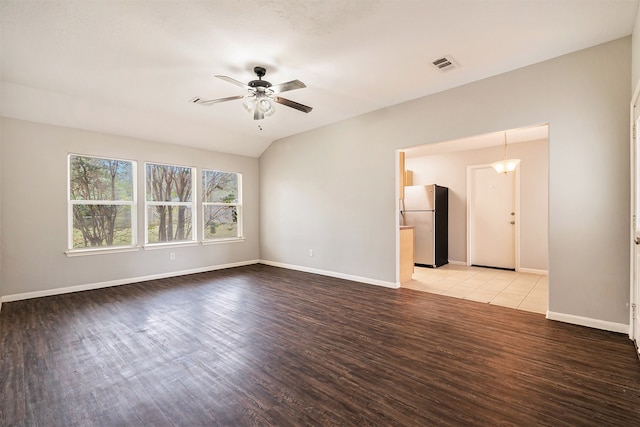 empty room featuring lofted ceiling, light wood-type flooring, and ceiling fan