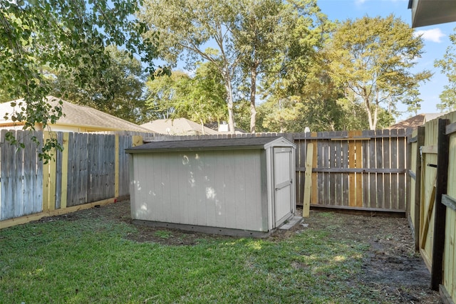 view of outdoor structure with a yard