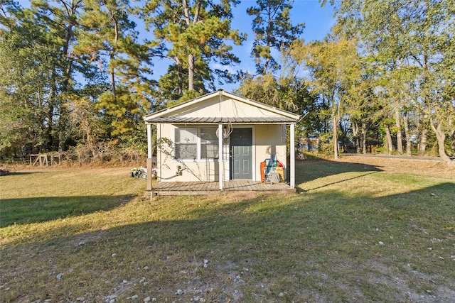 view of outdoor structure with a yard