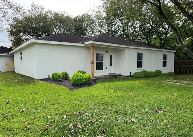 view of front of home with a front lawn