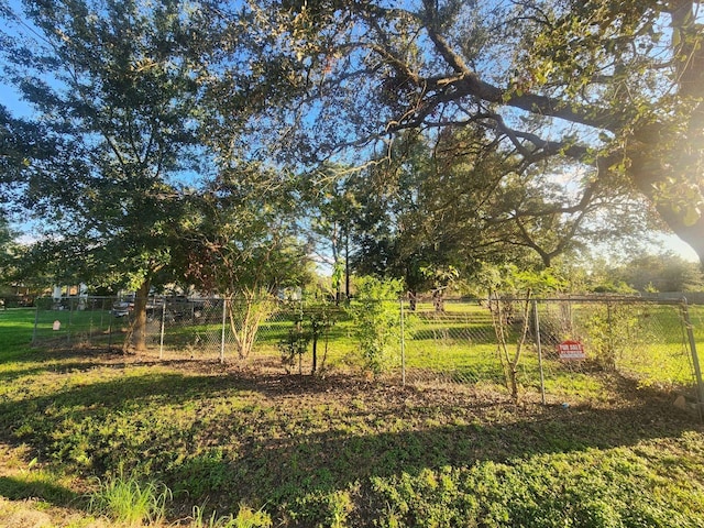 Listing photo 2 for 0 Folkestone Ln, Houston TX 77075