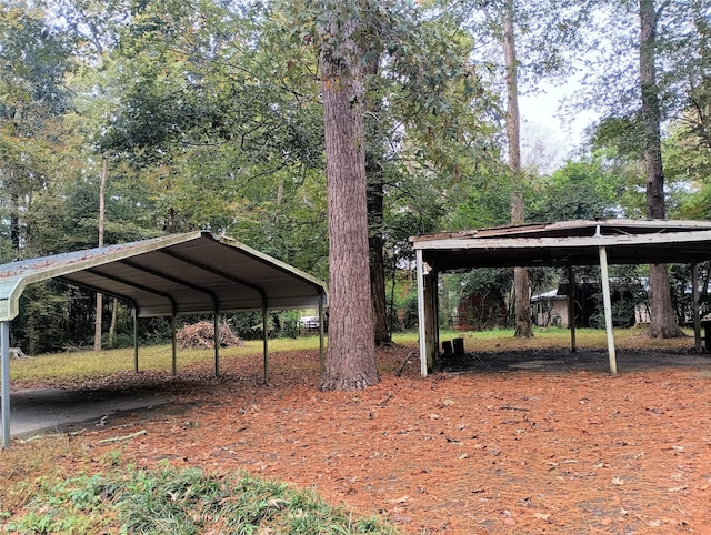 view of yard featuring a carport