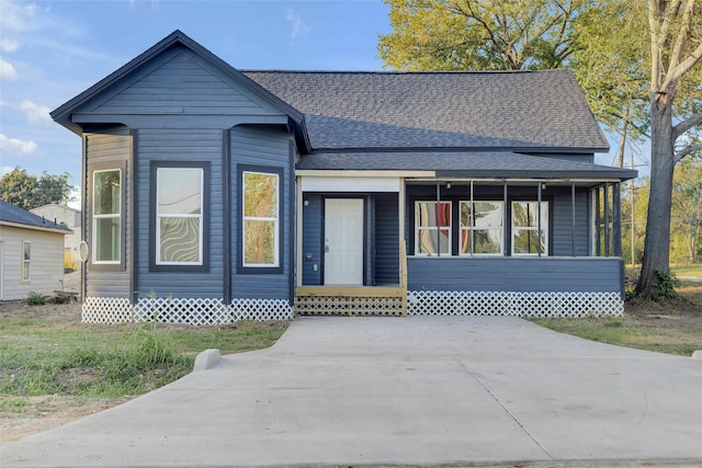 view of front facade with covered porch