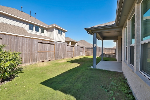 view of yard featuring a patio