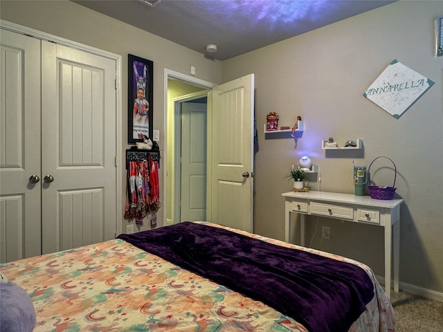 bedroom featuring carpet floors and a closet