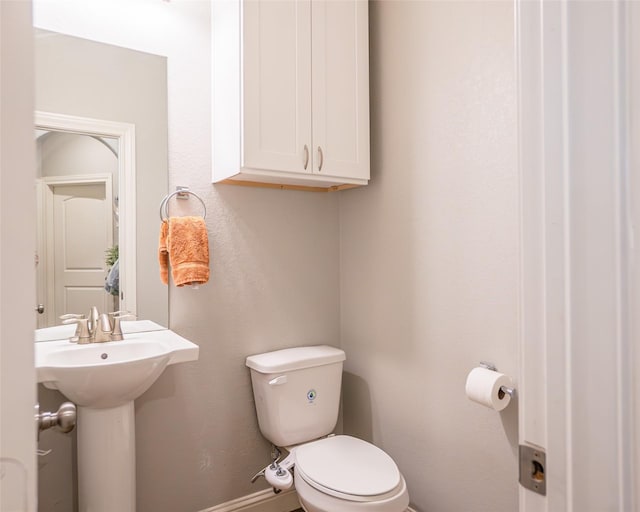 2523 Turberry Dr, West Columbia, TX 77486 - bathroom featuring baseboards and toilet