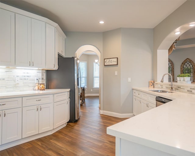 2523 Turberry Dr, West Columbia, TX 77486 - kitchen with arched walkways, a sink, backsplash, recessed lighting, and baseboards