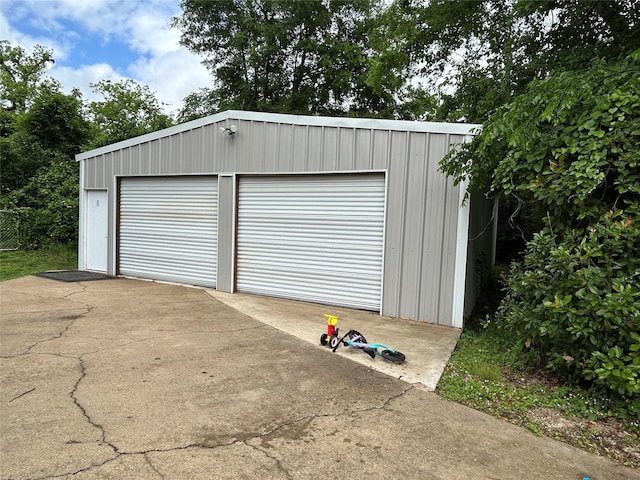 view of detached garage