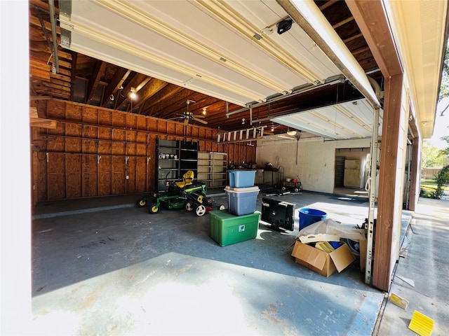 garage featuring ceiling fan