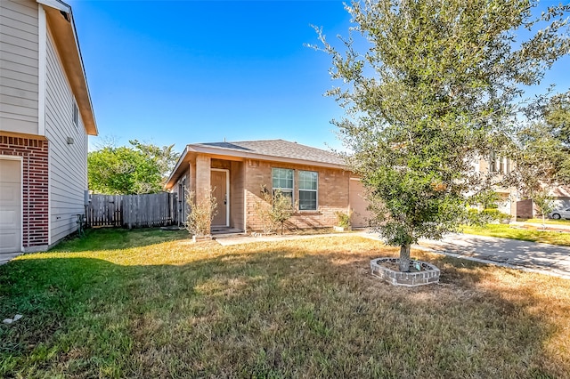 view of front of home featuring a front lawn