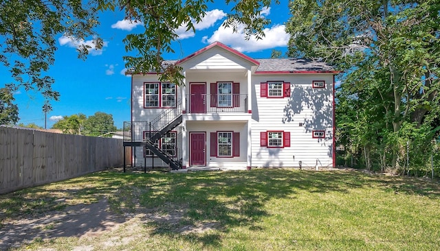 view of front of home featuring a front yard