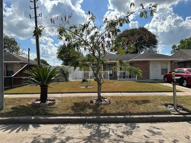 view of front of home with a front lawn