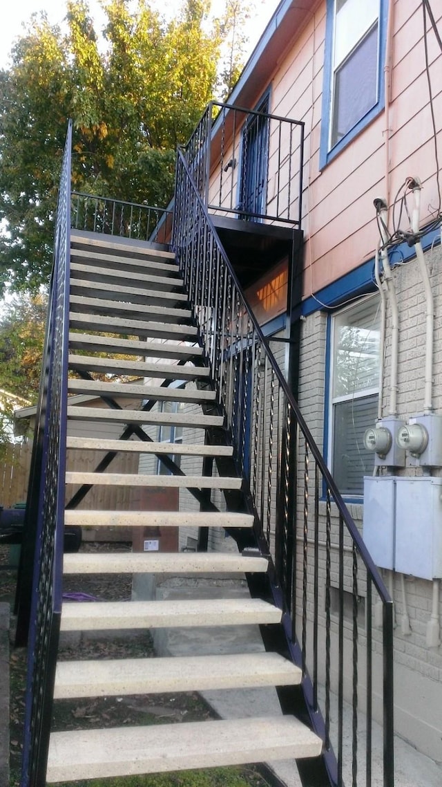 2601 Wheeler St, Houston, TX 77004 - view of staircase