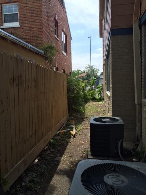 2601 Wheeler St, Houston, TX 77004 - view of yard with central AC