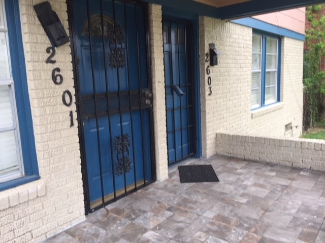 view of exterior entry featuring covered porch