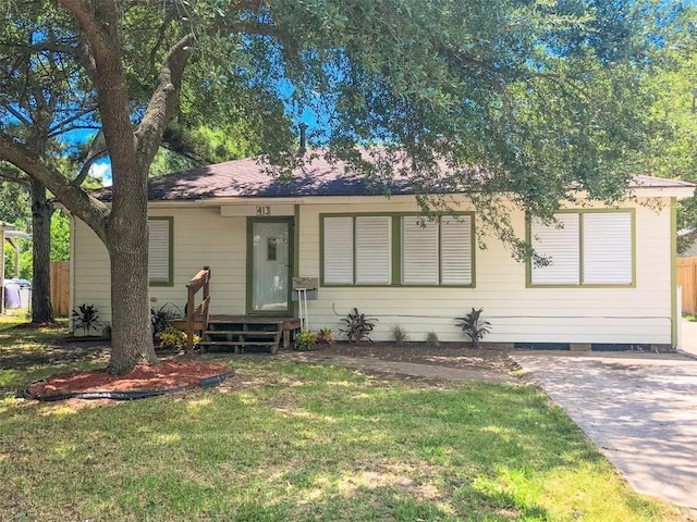 ranch-style house with a front yard