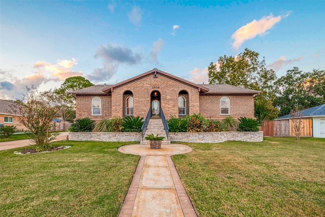 view of front facade with a front yard