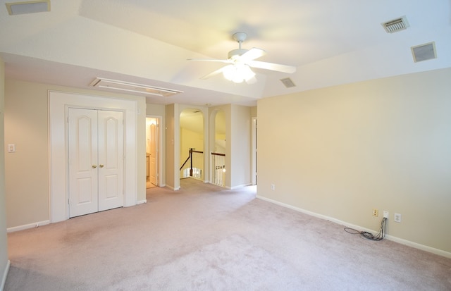 unfurnished room featuring ceiling fan and light colored carpet