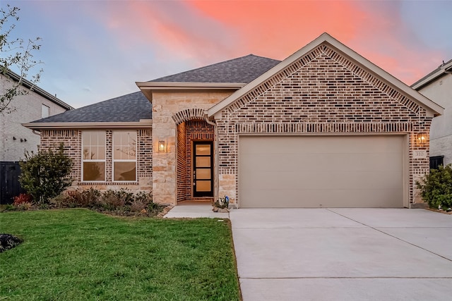 view of front of home featuring a yard and a garage