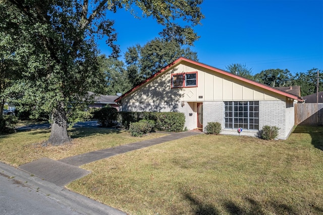 view of front of house with a front yard