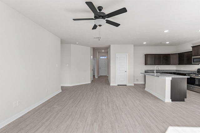 kitchen featuring dark brown cabinets, stainless steel appliances, ceiling fan, light hardwood / wood-style flooring, and an island with sink