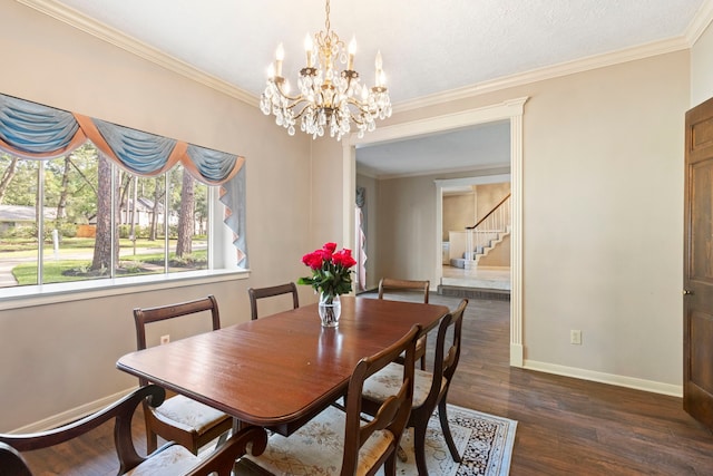 dining space featuring a textured ceiling, a notable chandelier, dark hardwood / wood-style flooring, and crown molding