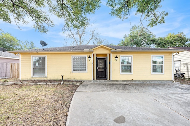 ranch-style house with fence
