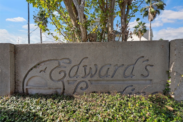 view of community / neighborhood sign