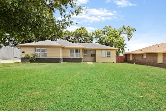 view of front of home with a front lawn