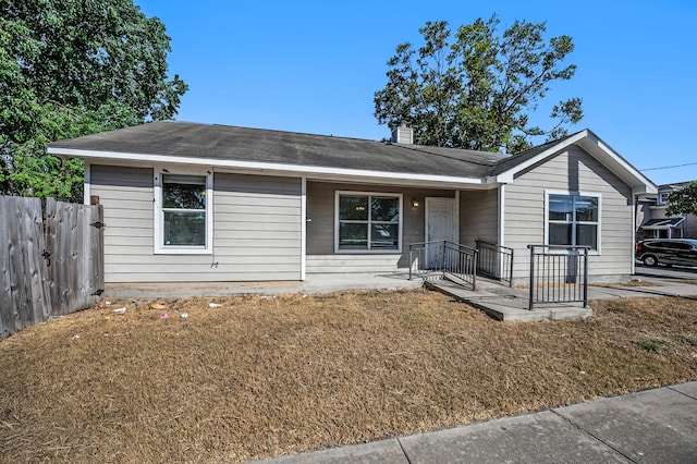 ranch-style house featuring a front yard