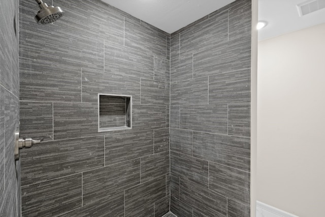 bathroom featuring tiled shower