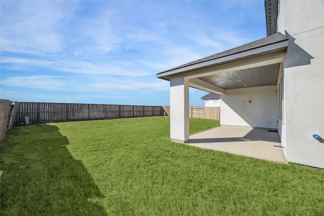 view of yard featuring a patio