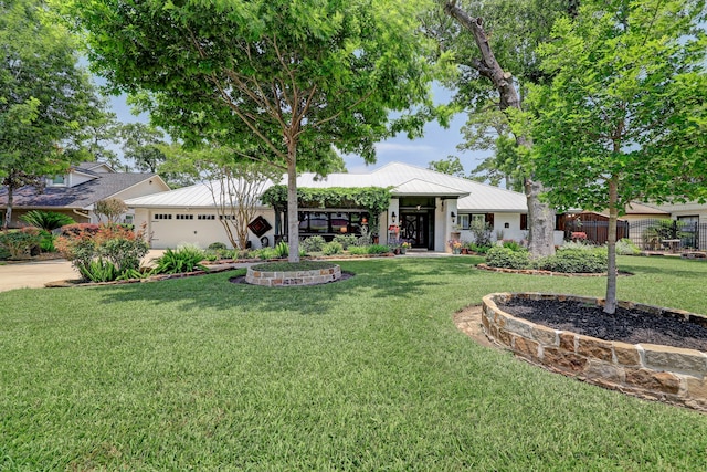 view of front of house featuring a front yard and a garage