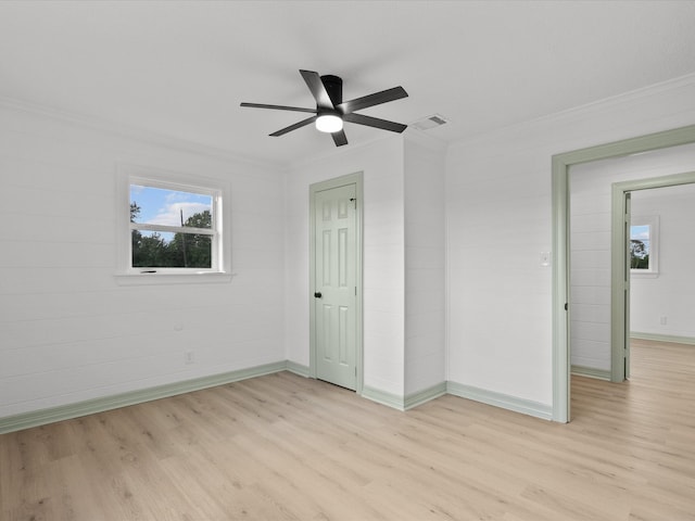 unfurnished room featuring ceiling fan, crown molding, and light hardwood / wood-style flooring