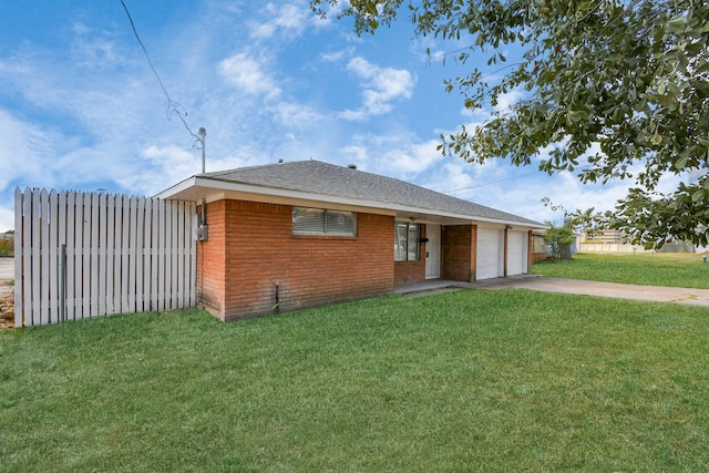 ranch-style house featuring a front lawn and a garage