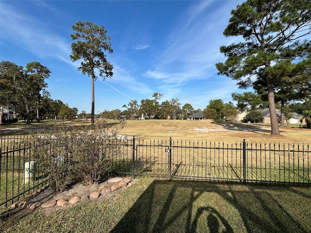 view of yard featuring a rural view