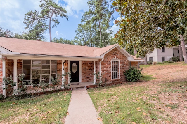 ranch-style home with a front lawn