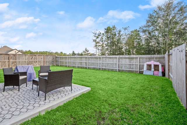 view of yard featuring a patio and outdoor lounge area