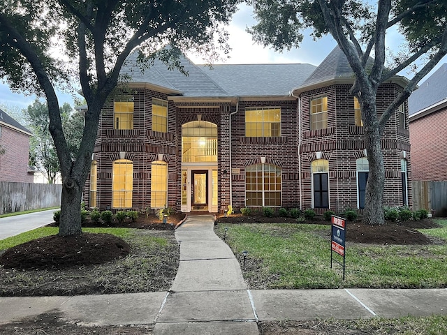 view of front of property with a front yard