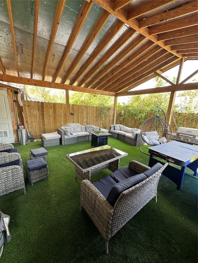 view of yard with outdoor lounge area