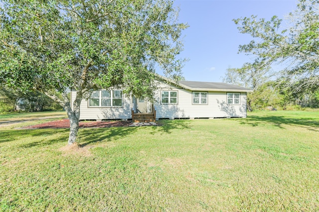 view of front facade featuring a front yard