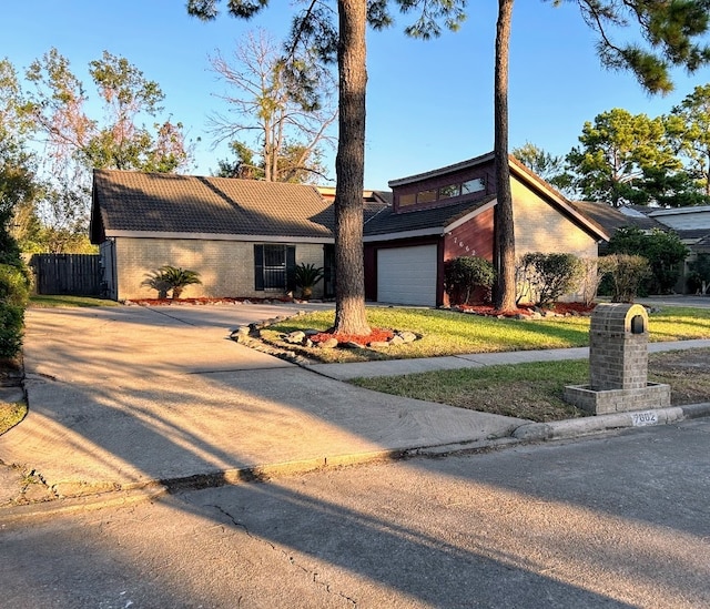 view of front facade featuring a front yard and a garage