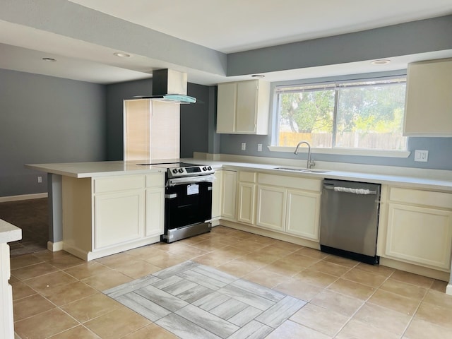 kitchen featuring appliances with stainless steel finishes, sink, cream cabinets, kitchen peninsula, and exhaust hood