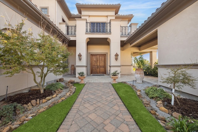 property entrance with a balcony