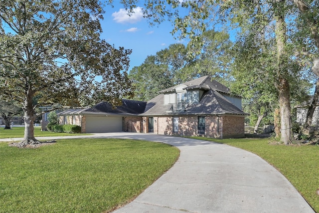 view of front of property featuring a front lawn and a garage