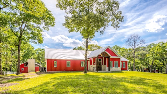 view of front of home with an outbuilding and a front yard