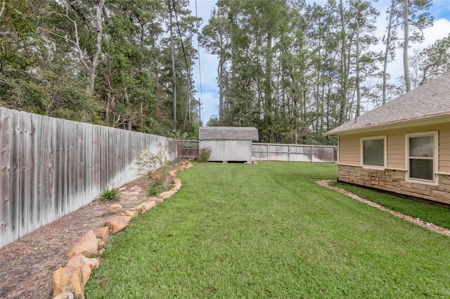 view of yard with a storage shed