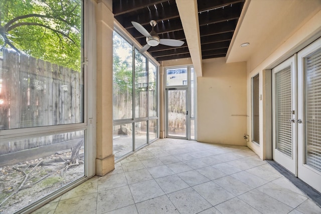 sunroom / solarium with ceiling fan