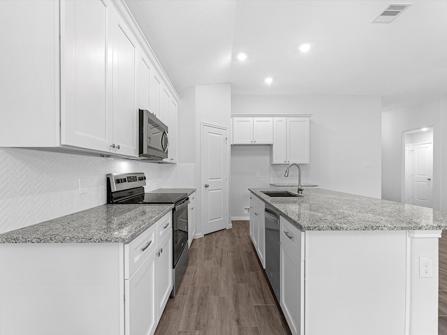 kitchen featuring an island with sink, stainless steel appliances, sink, white cabinets, and light hardwood / wood-style floors